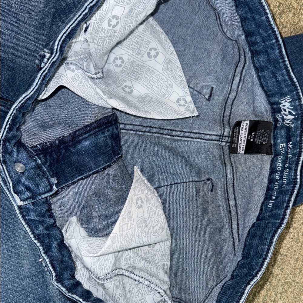 Mossimo Mid Rise Blue Jean  Womens size 14R/32 Distressed Light Blue - Picture 11 of 11